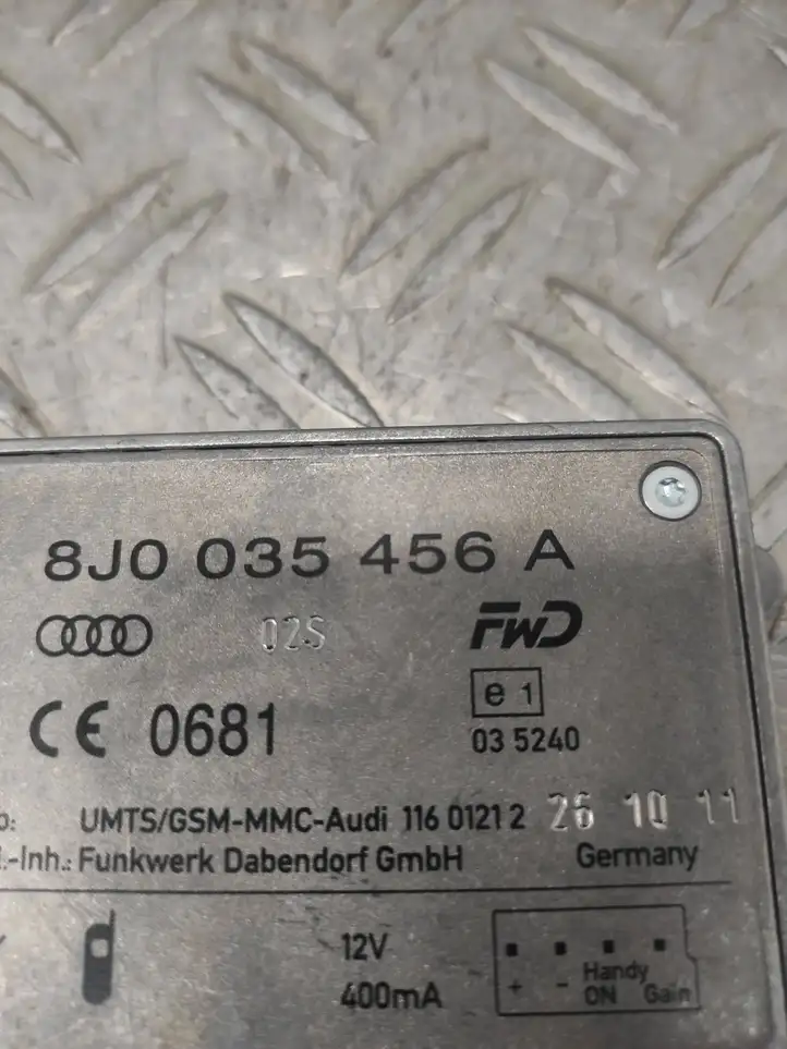 Audi A6 C7 (2011 - 2014) 8J0035456A Усилитель антенны — фото 4