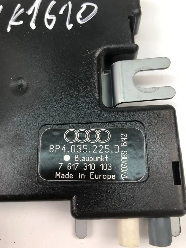 Audi A3/S3 8P (2004 - 2008) 8P4035225D Усилитель антенны — фото 4