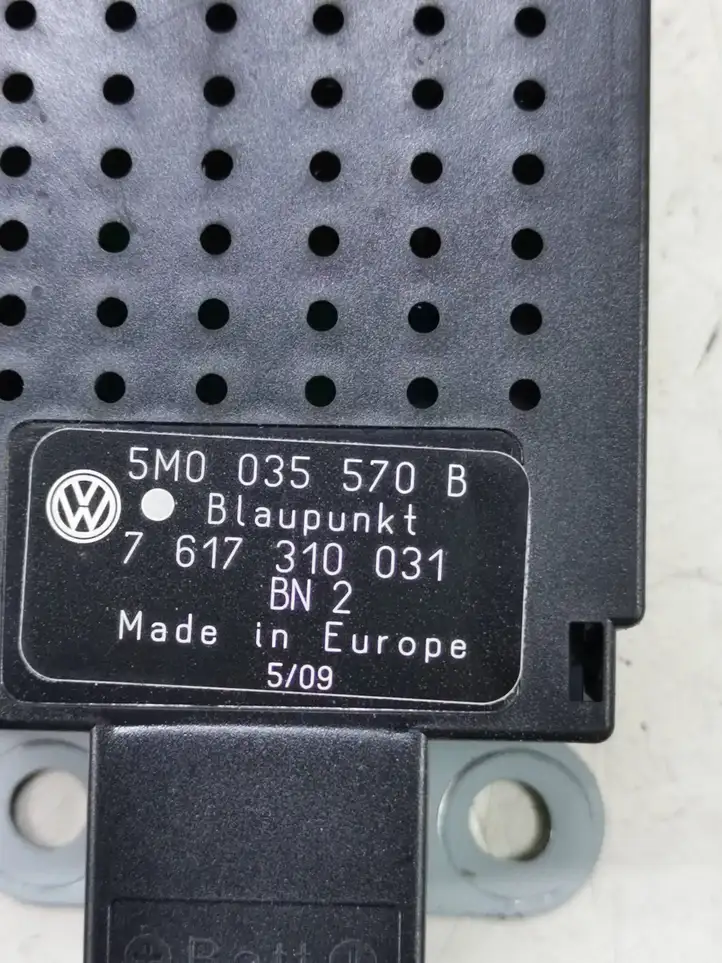Volkswagen Golf Plus (2008 - 2014) 5M0035570B Усилитель антенны — фото 4