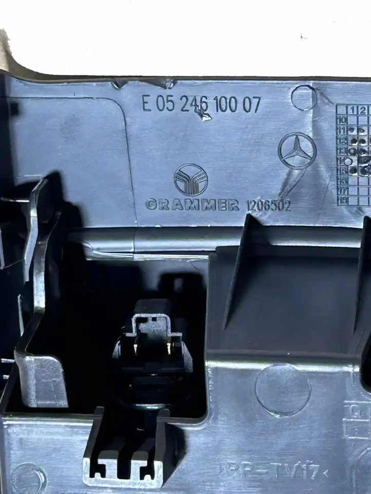 Mercedes-Benz B-class W246 (2014 - 2018) A2466803702 Прочие детали салона — фото 3