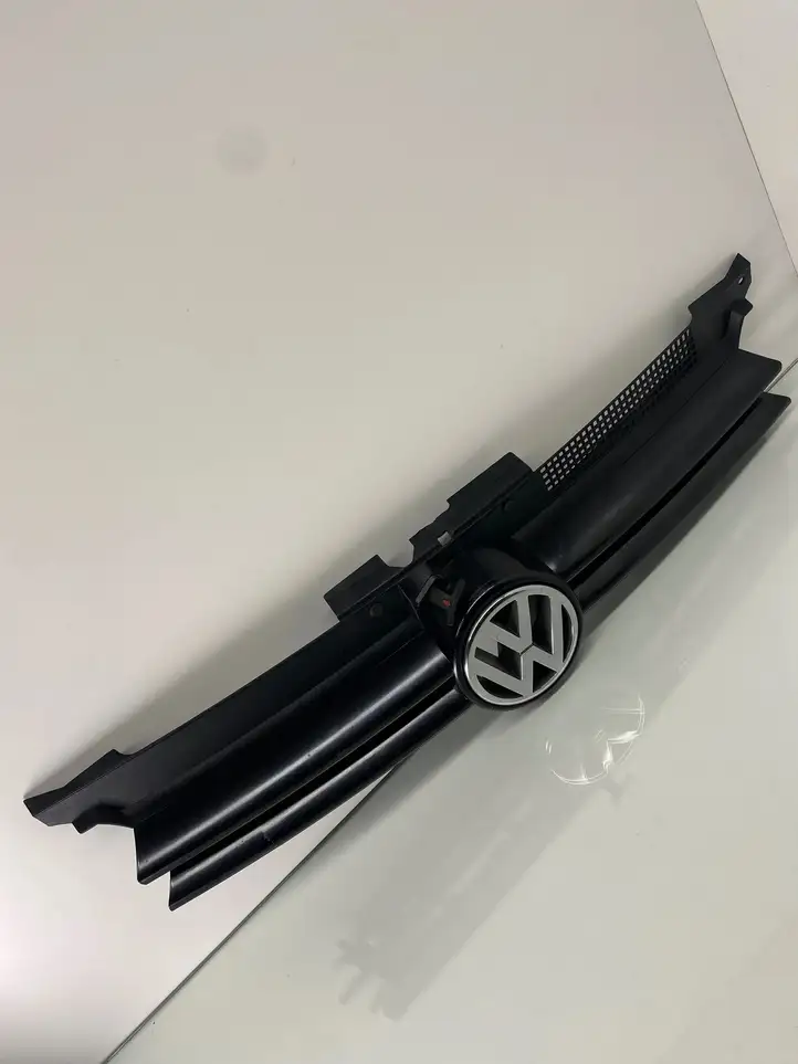 Volkswagen Golf IV (1998 - 2005) 1J0853655G Передняя решетка — фото 1