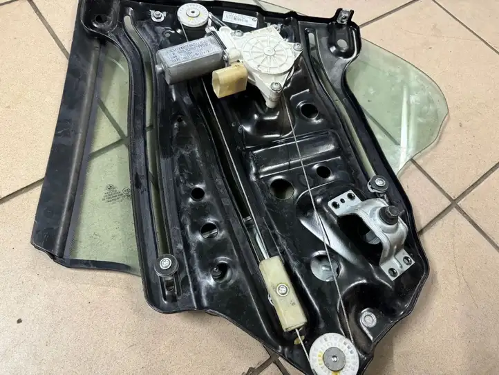 BMW 6 F12 F13 (2010 - 2018) 7303788 Заднее боковое стекло — фото 4