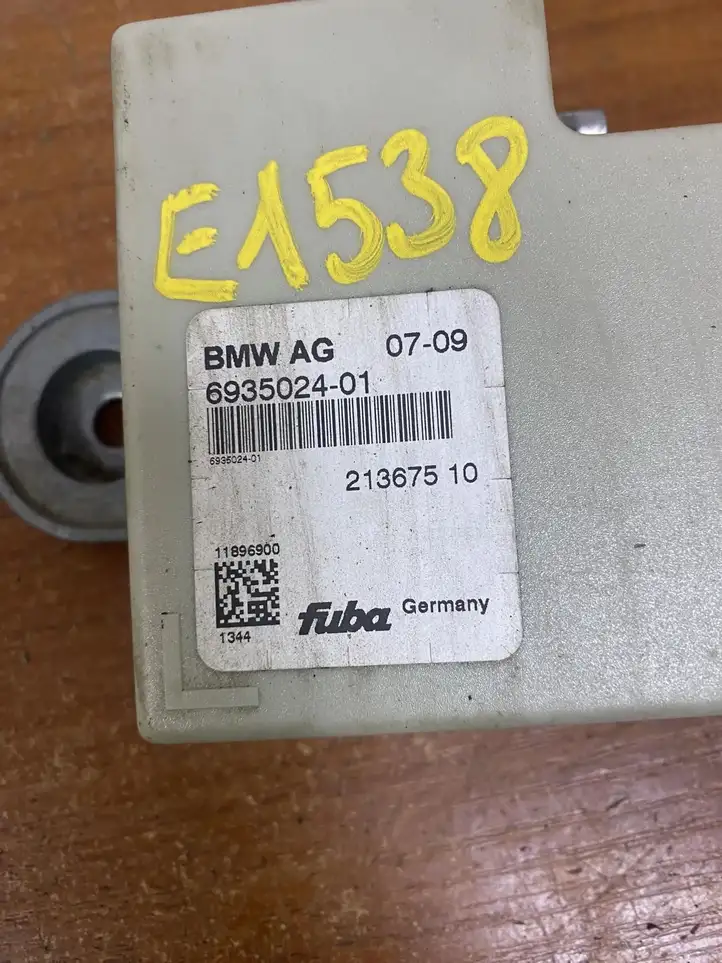 BMW X5 E70 (2006 - 2013) 693502401 Усилитель антенны — фото 4
