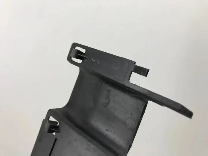 Skoda Fabia Mk1 (6Y) (1999 - 2007)  6Q0915753A Перегородка у аккумулятора