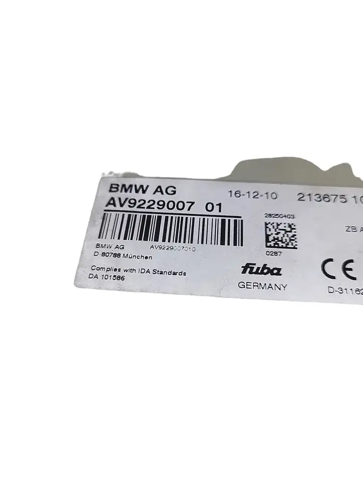 BMW 5 F10 F11 (2009 - 2016) AV922900701 Усилитель антенны — фото 3