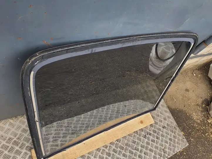 Porsche 911 996 (1997 - 2005) 996545545017 Заднее стекло — фото 9