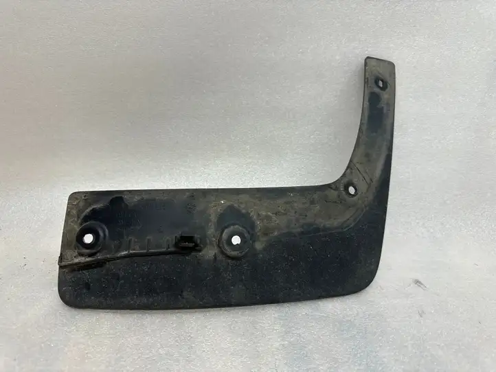 Volvo XC40 (2017 - )  32226806 Передний брызговик