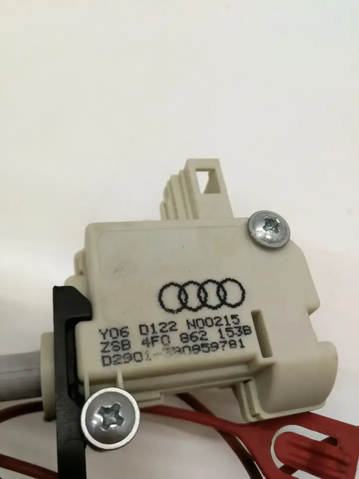 Audi A6 S6 C6 4F (2004 - 2008) 4F0862153B Мотор центрального замка — фото 4