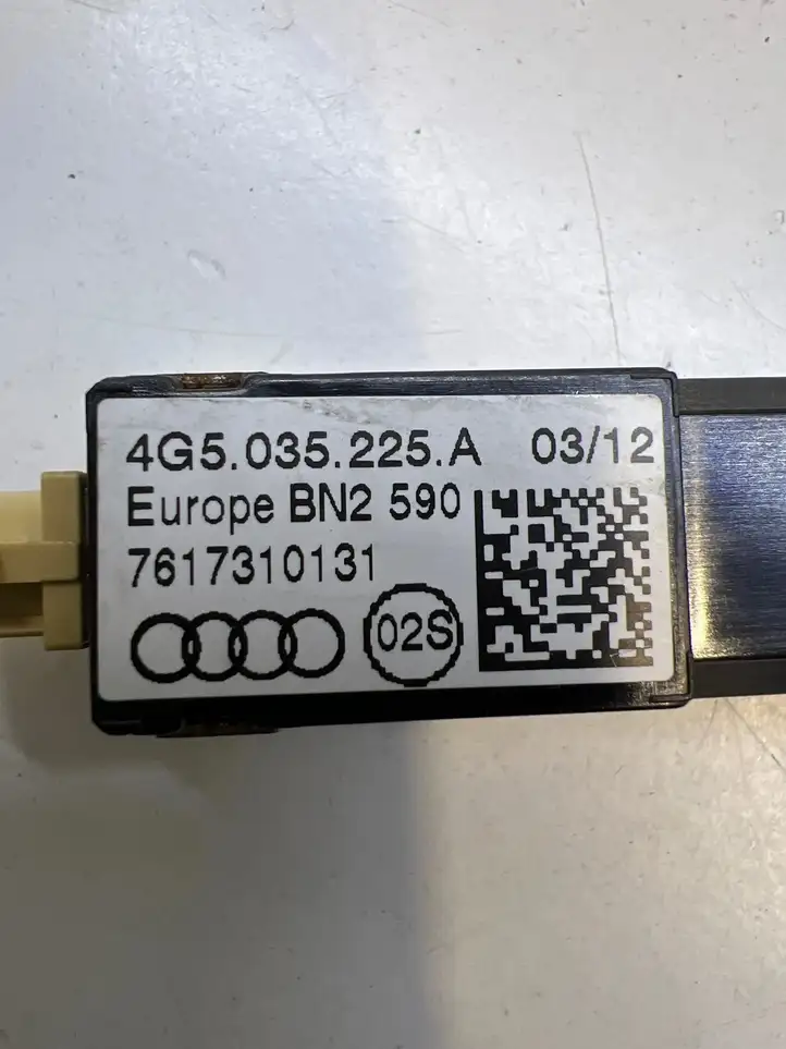 Audi A6 C7 (2011 - 2014) 4G5035225A Усилитель антенны — фото 4