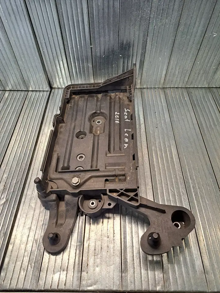 Seat Leon (5F) (2012 - 2019) 5Q0803219C Площадка аккумулятора — фото 4
