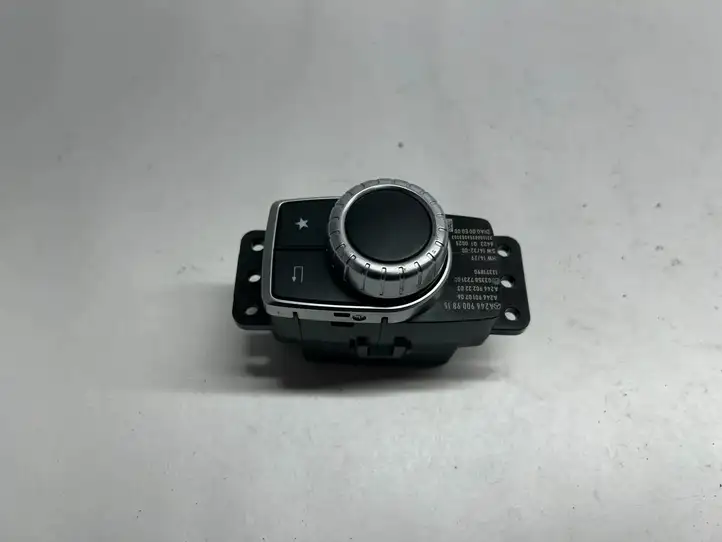 Mercedes-Benz CLA C117,X117,W117 (2013 - 2019) A2469009815 Контроллер мультимедийной системы — фото 8