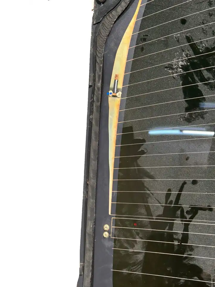 Tesla Model X (2015 - 2021) 107502401A Открывающееся стекло крышки багажника — фото 4