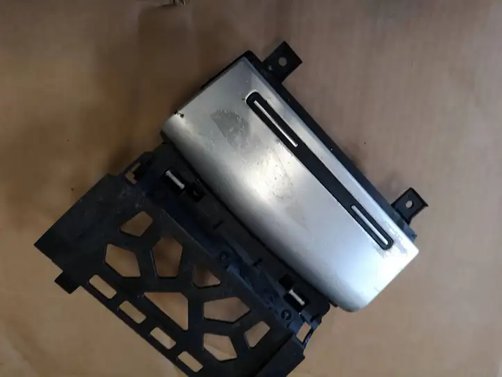 Audi A3/S3 8P (2008 - 2013) 8P0857951 Передняя пепельница — фото 1