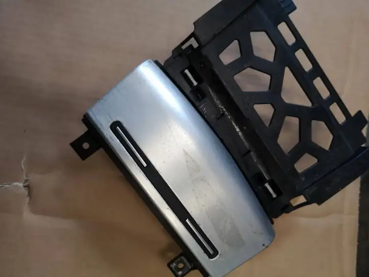 Audi A3/S3 8P (2008 - 2013) 8P0857951 Передняя пепельница — фото 4