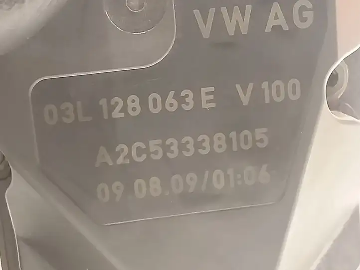 Audi A4 S4 B8 8K (2007 - 2011) 03L128063E Дроссельная заслонка — фото 3