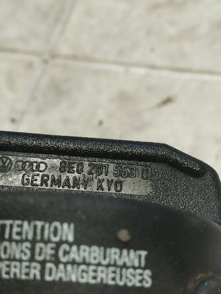 Audi A4 S4 B7 8E 8H (2004 - 2009) 8E0201553C Крышка топливного бака — фото 3