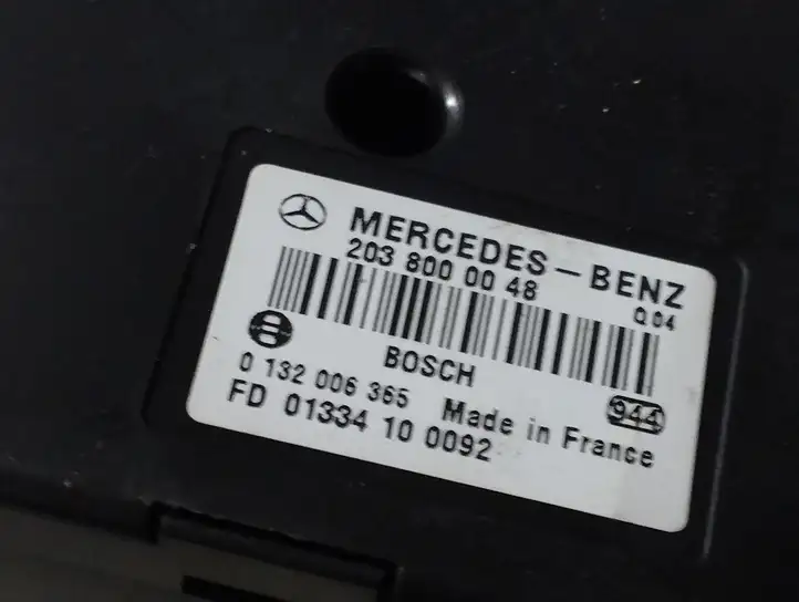 Mercedes-Benz C W203 (2000 - 2007) 2038000048 Вакуумный насос — фото 2