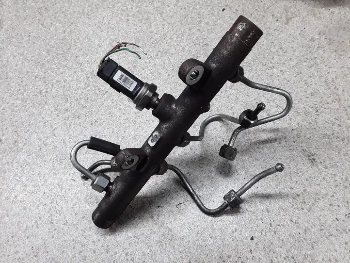 Renault Megane III (2009 - 2016) 8200815617 Магистральная топливная трубка — фото 3