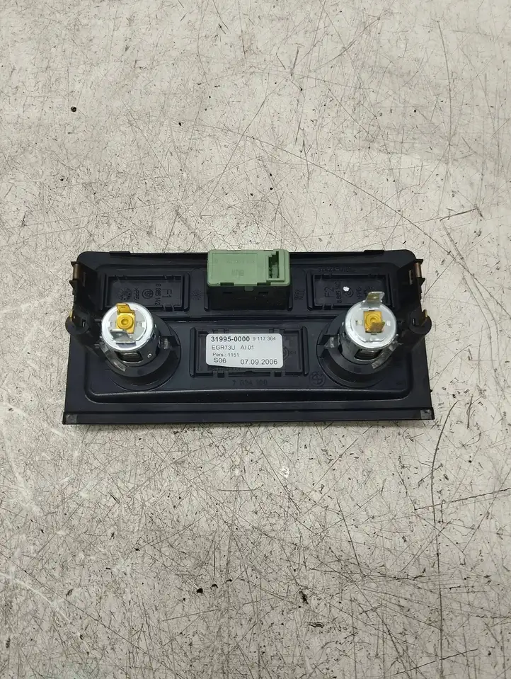 BMW 5 E60 E61 (2004 - 2010)  319950000 Разъем USB