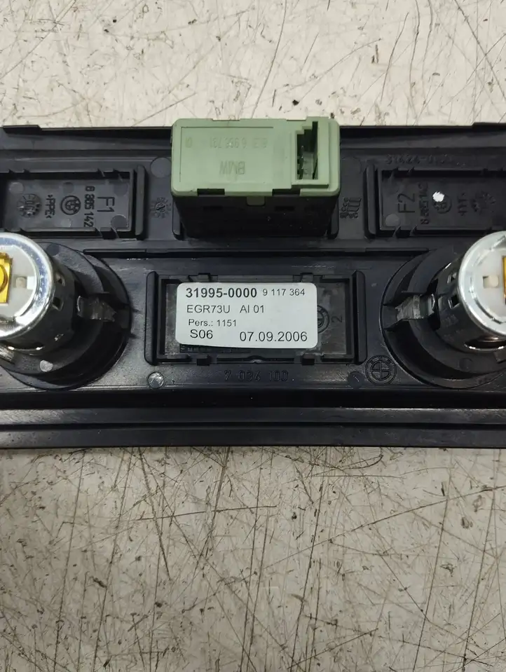 BMW 5 E60 E61 (2004 - 2010)  319950000 Разъем USB