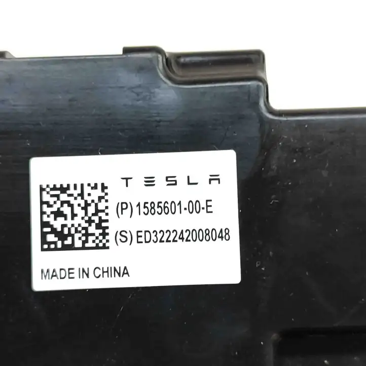 Tesla Model Y (2019 - 2024) 158560100E Усилитель антенны — фото 6