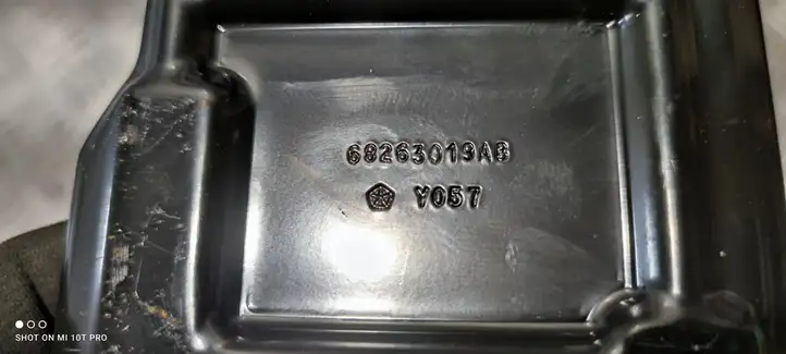 Jeep Grand Cherokee (2010 - 2021) 68263019AB Площадка аккумулятора — фото 2