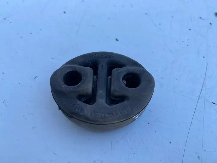 Toyota Avensis T250 (2003 - 2006)  175650D060 Держатель глушителя