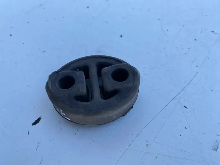 Toyota Avensis T250 (2003 - 2006)  175650D060 Держатель глушителя