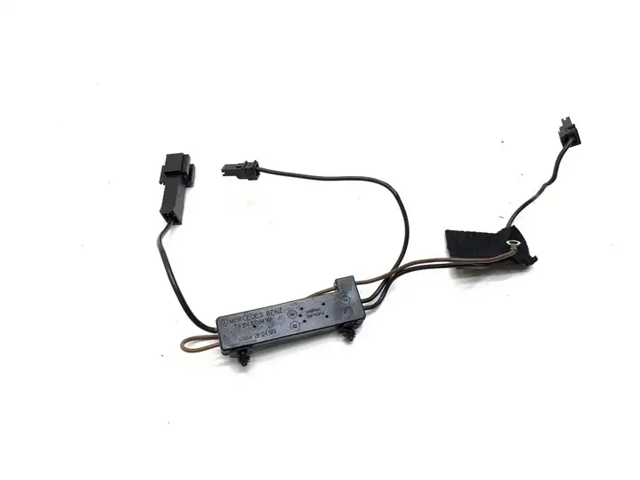Mercedes-Benz E A207 (2010 - 2017) A2048708490 Усилитель антенны — фото 1