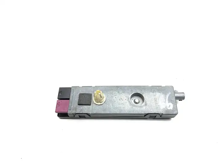 Mercedes-Benz E A207 (2010 - 2017) A2048200089 Усилитель антенны — фото 5