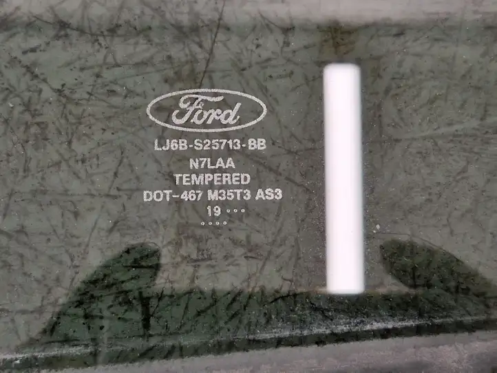 Ford Escape IV (2020 - ) LJ6BS25713 Стекло задней двери — фото 3