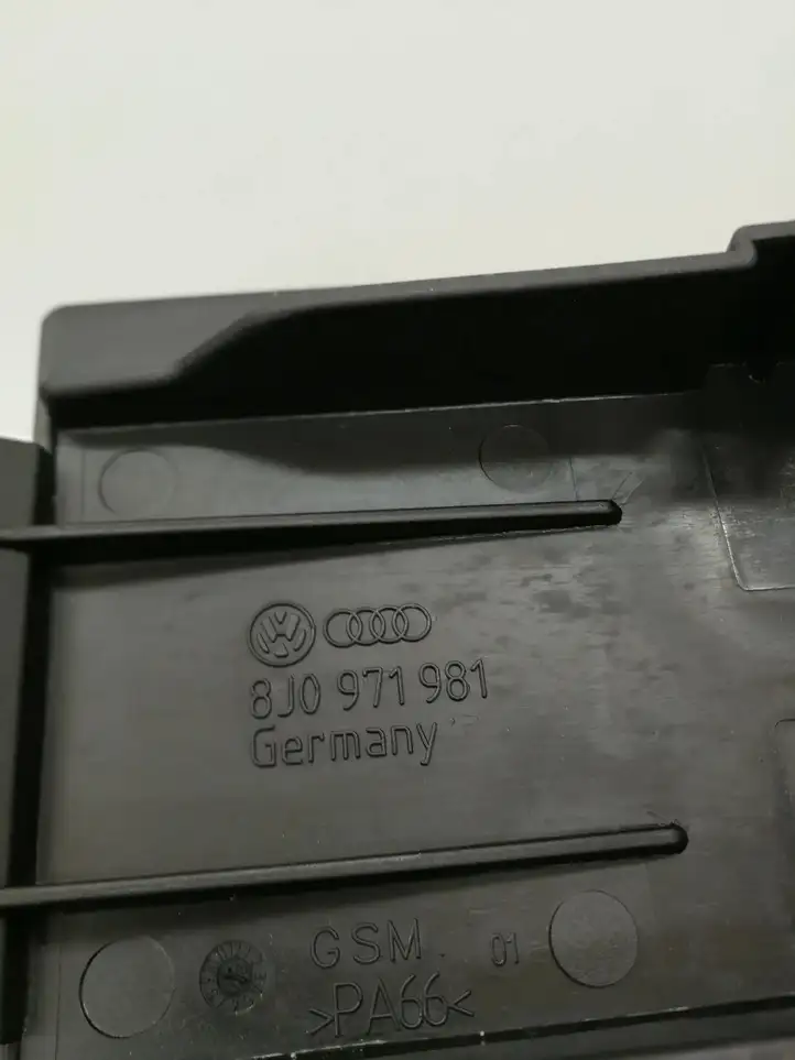 Audi A4 S4 B8 8K (2007 - 2011) 8J0971981 Прочие детали салона — фото 4
