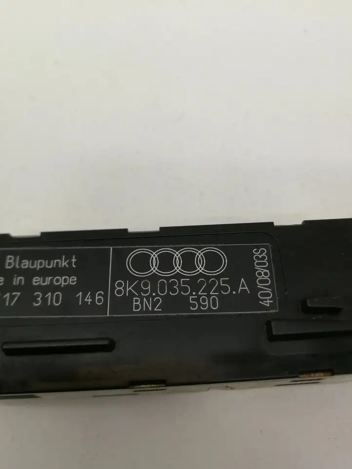 Audi A4 S4 B8 8K (2007 - 2011) 8K9035225A Усилитель антенны — фото 4