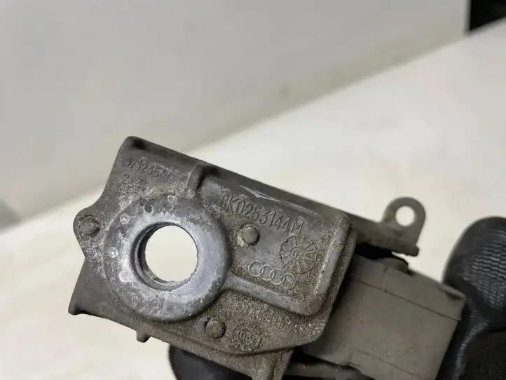 Audi A4 S4 B8 8K (2007 - 2011) 8K0253144 Кронштейн глушителя — фото 2