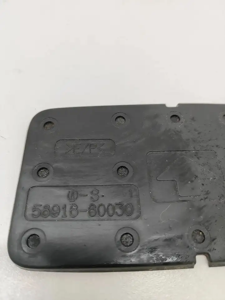 Toyota Land Cruiser (J120) (2002 - 2009) 5891660030 Прочие детали салона — фото 4