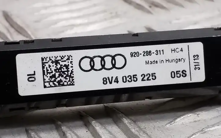 Audi A3/S3 8V (2012 - 2016) 8V4035225 Усилитель антенны — фото 2