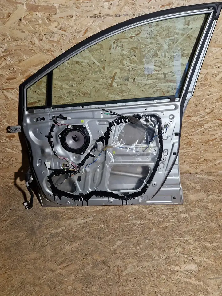 Toyota Corolla Verso AR10 (2004 - 2009) Дверь — фото 3