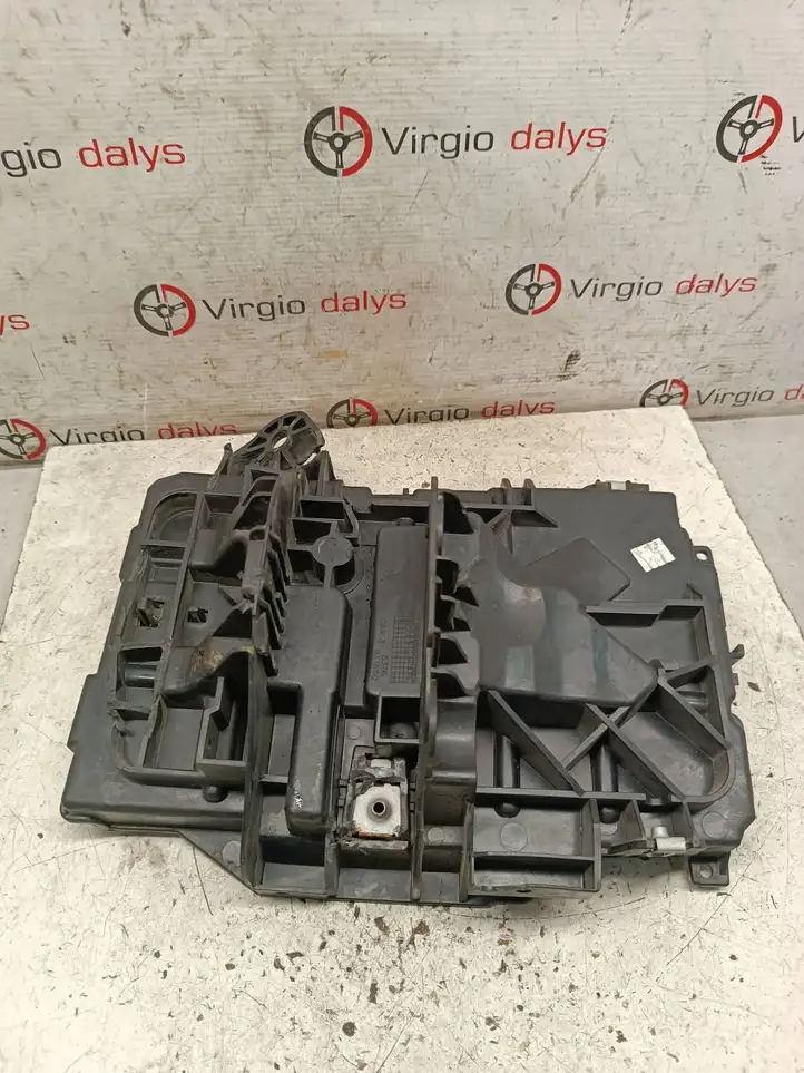 Jeep Cherokee (2013 - 2017) 68186053AB Площадка аккумулятора — фото 3