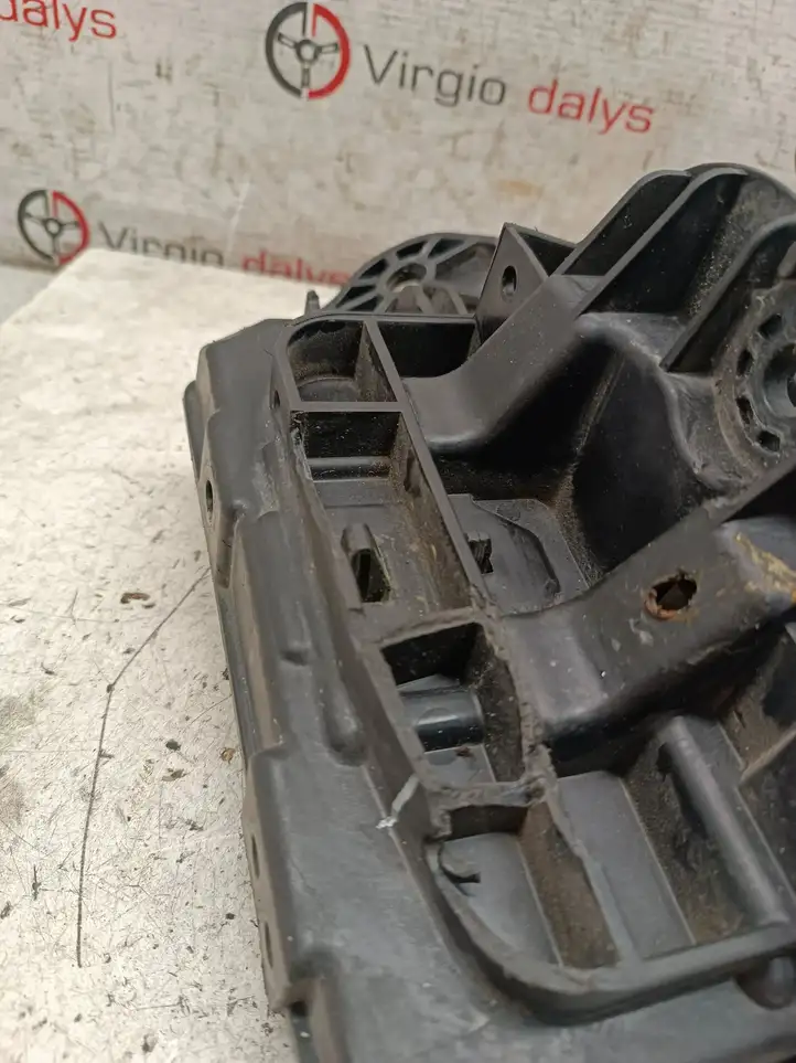 Jeep Cherokee (2013 - 2017) 68186053AB Площадка аккумулятора — фото 4