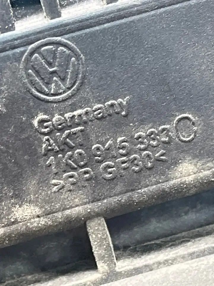 Seat Leon (1P) (2005 - 2012) 1K0915333C Площадка аккумулятора — фото 3