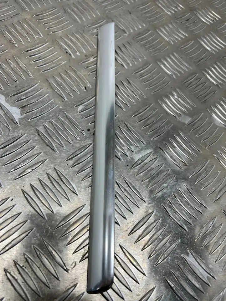 Peugeot 3008 I (2008 - 2015)   Отделка заднего бокового стекла