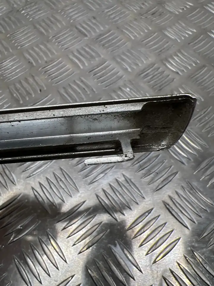 Peugeot 3008 I (2008 - 2015)   Отделка заднего бокового стекла