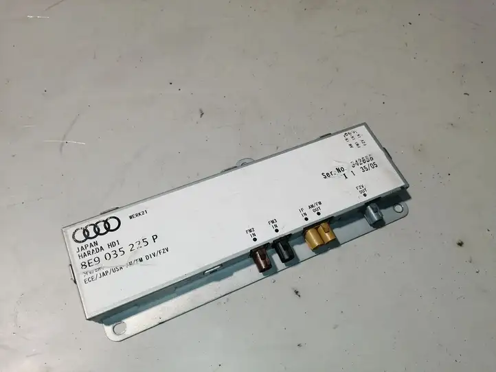 Audi A4 S4 B7 8E 8H (2004 - 2009) 8E9035225P Усилитель антенны — фото 1