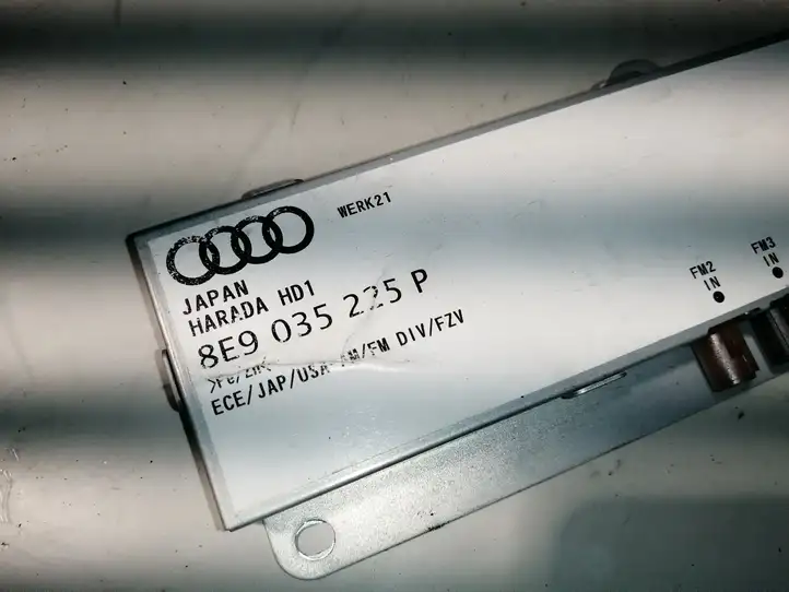 Audi A4 S4 B7 8E 8H (2004 - 2009) 8E9035225P Усилитель антенны — фото 3