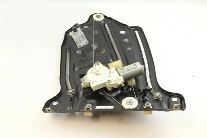 BMW 6 F12 F13 (2010 - 2018) 7303788 Заднее боковое стекло — фото 1