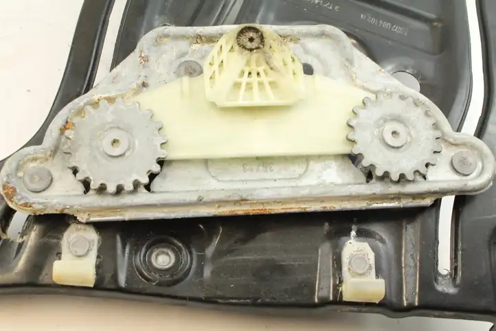 BMW 6 F12 F13 (2010 - 2018) 7303788 Заднее боковое стекло — фото 4