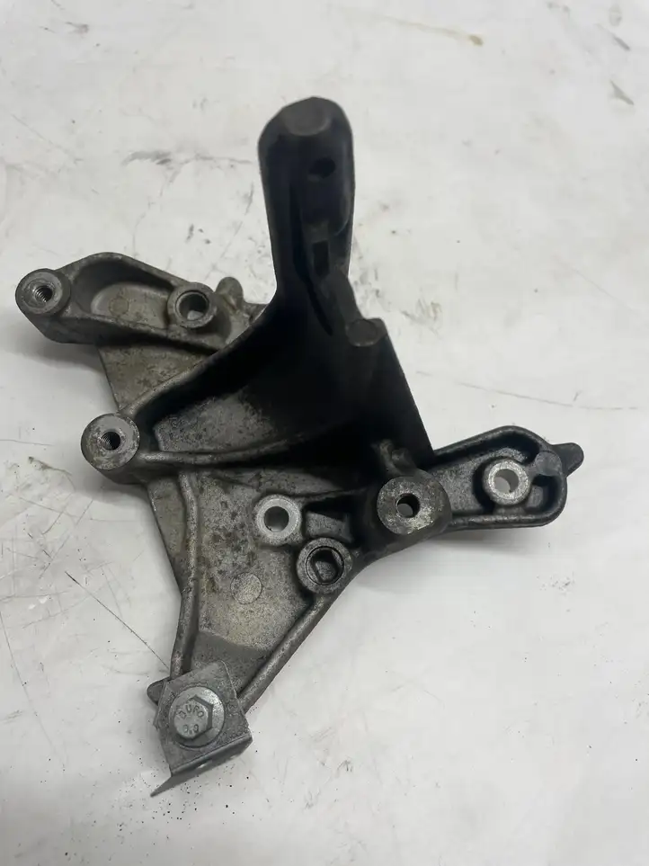 Ford S-MAX (2006 - 2010) 9656392880 Кронштейн охладителя EGR — фото 3