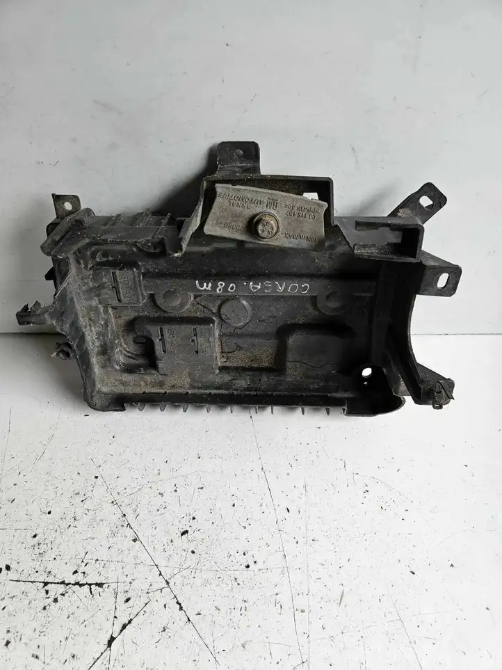 Opel Corsa D (2006 - 2010) 13235642 Крышка ящика аккумулятора — фото 2