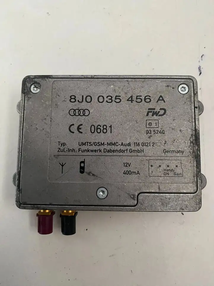 Audi A6 S6 C6 4F (2004 - 2008) 8J0035456A Усилитель антенны — фото 3