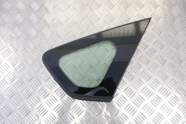 Toyota Prius (XW30) (2009 - 2015) 6271047030 Заднее боковое стекло — фото 1